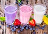 Drei Gläser mit verschiedenen Shakes