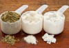 Drei verschiedene Shakes in Pulverform