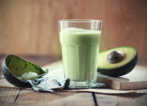 Leckerer grüner Smoothie mit Avocado