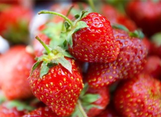 Einige frische Erdbeeren