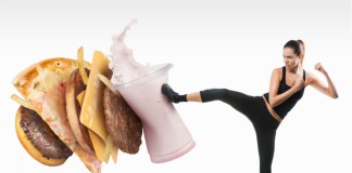 Eine junge Frau wehrt sich gegen Fast-Food