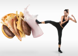 Eine junge Frau wehrt sich gegen Fast-Food
