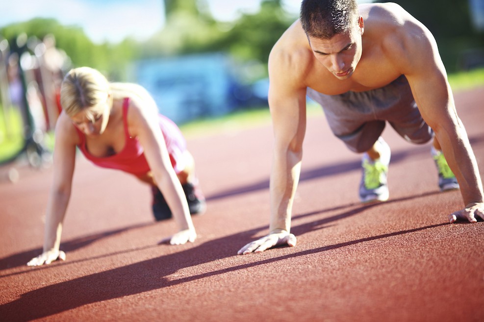 " Sportler beim Handlauf-Training